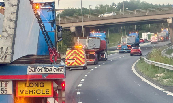 Whitten Road Haulage - Convoi of Beams through UK image